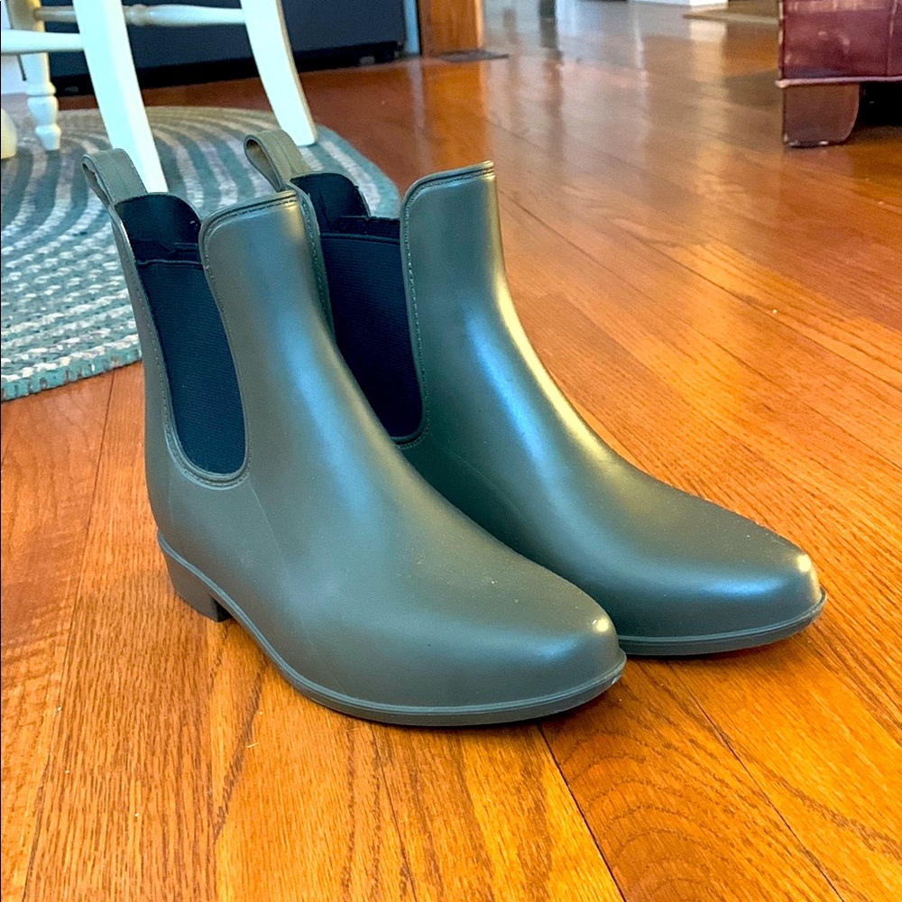 Green Waterproof Rain and Snow Boots with Elastic Side Panels